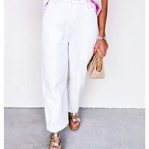 Women's White Jeans barrel style brand new tags on never worn.